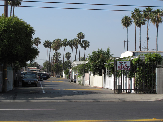 702 E Compton Blvd in Rancho Dominguez, CA - Building Photo - Building Photo