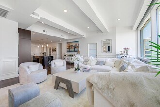 9 Somerset Ln in Edgewater, NJ - Building Photo - Building Photo