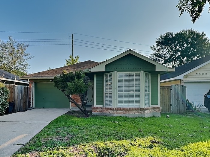 9326 Golden Sunshine Dr in Houston, TX - Building Photo