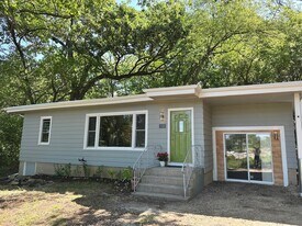2025 Sherman Blvd in Crystal Lake, IL - Building Photo