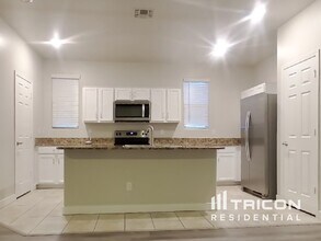 16221 W La Ventilla Way in Goodyear, AZ - Building Photo - Building Photo