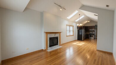 1340 N Campbell Ave, Unit 3 in Chicago, IL - Foto de edificio - Building Photo