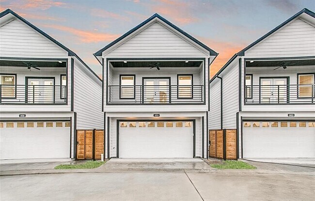 1028 Melneeka Ln in Houston, TX - Building Photo - Building Photo