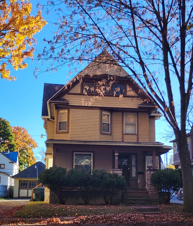 95 Glendale Park in Rochester, NY - Building Photo - Building Photo