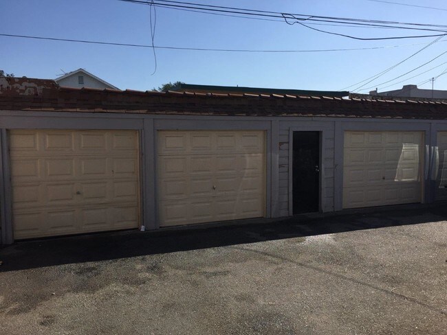 8454 Chestnut Ave in South Gate, CA - Building Photo - Building Photo