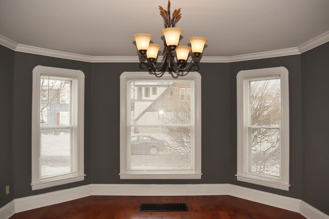 533 W Gray St, Unit A in Elmira, NY - Building Photo - Building Photo