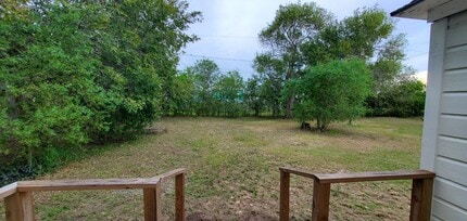 307 Dallas Ave in Seadrift, TX - Building Photo - Building Photo