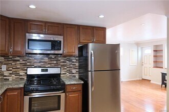 84 W Utica St-Unit -2 in Buffalo, NY - Building Photo - Building Photo