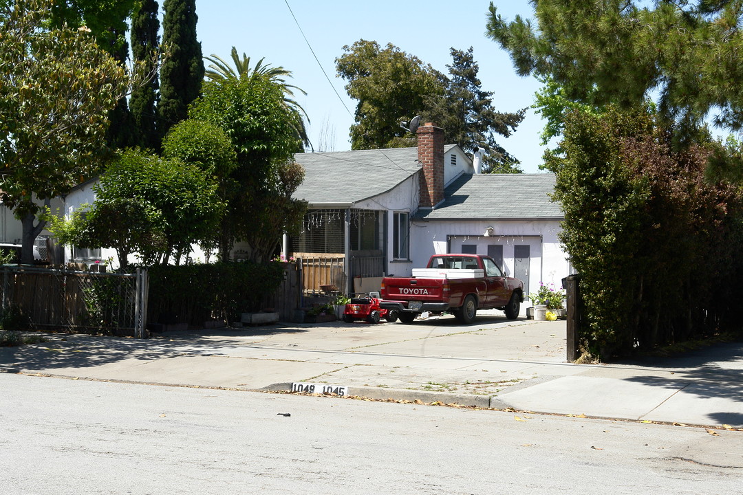 1045 8th Ave in Redwood City, CA - Foto de edificio