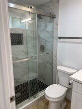 2407 Abbot Kinney Blvd, Unit #3 in Venice, CA - Building Photo - Building Photo