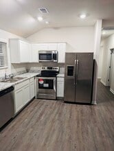 60 Jonathan Dr in Odenville, AL - Foto de edificio - Building Photo
