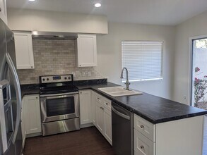 3337 S Parkside Dr in Tempe, AZ - Building Photo - Building Photo