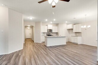 117 Nathaniel Dr in Taylor, TX - Building Photo - Building Photo