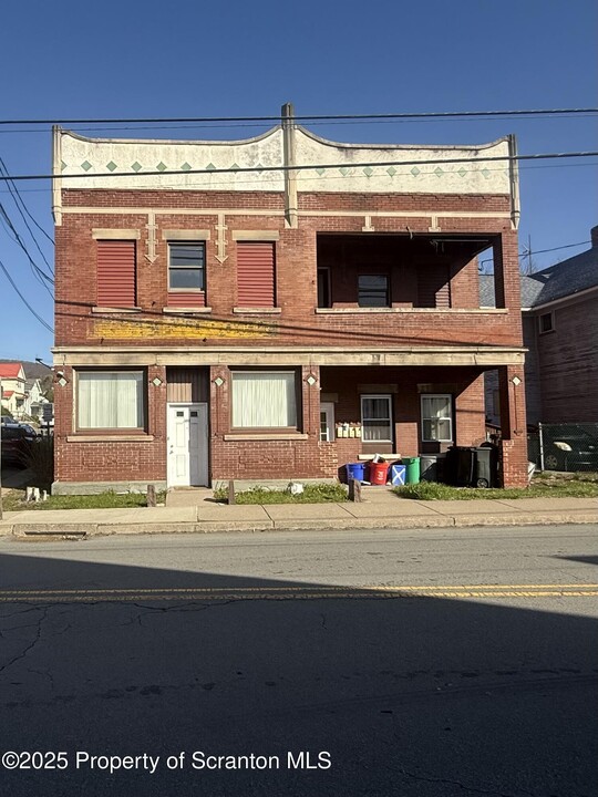 1301 Main St in Dickson City, PA - Building Photo