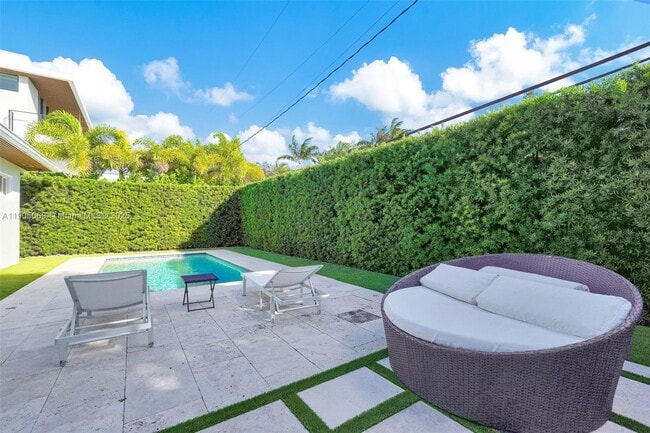 397 Harbor Ct in Key Biscayne, FL - Foto de edificio - Building Photo