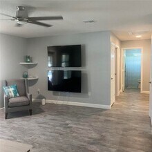 5845 Garretts Rd in Micco, FL - Foto de edificio - Building Photo