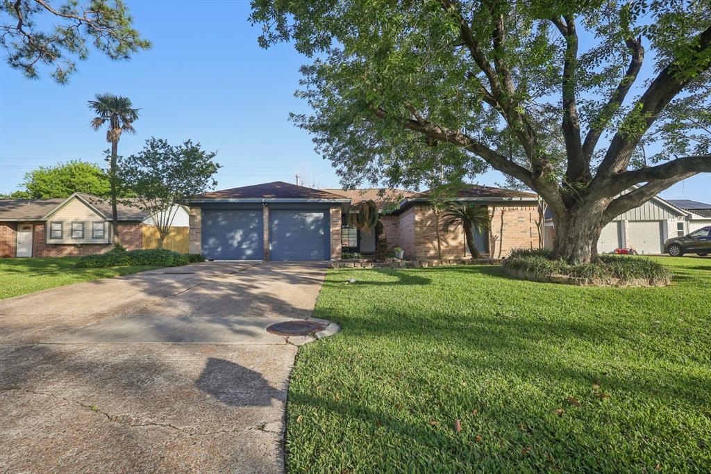 3212 Wavecrest St in League City, TX - Building Photo