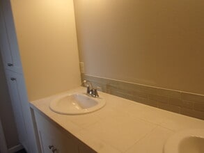 1053 Front Ave NE in Albany, OR - Building Photo - Building Photo