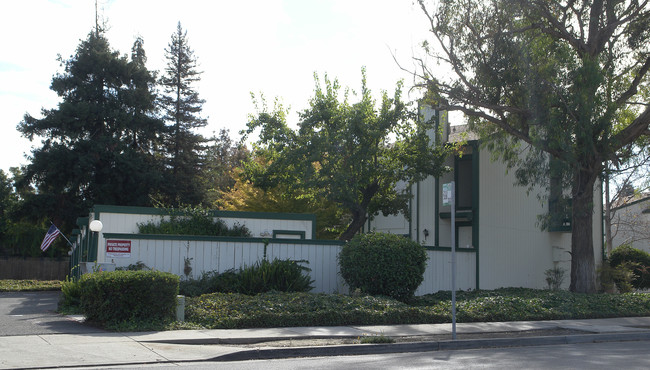 40240-40248 Grimmer Blvd in Fremont, CA - Building Photo - Building Photo