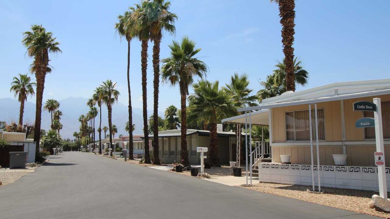 Royal Palms in Cathedral City, CA - Building Photo