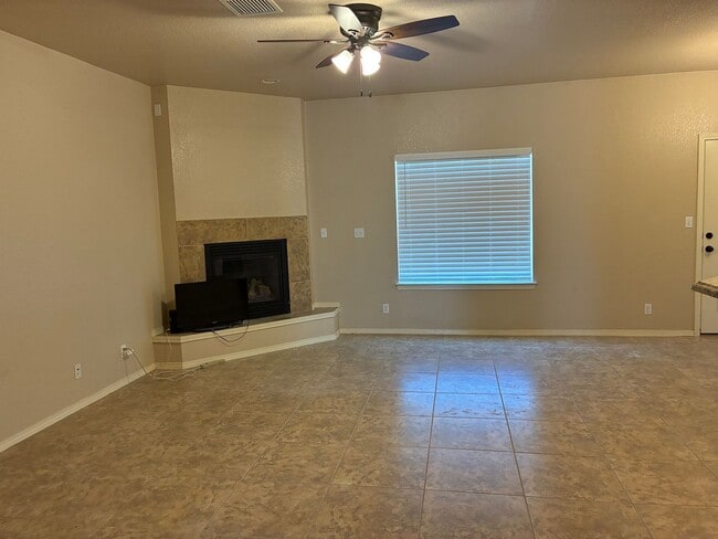 5602 England Dr in Sunland Park, NM - Foto de edificio - Building Photo