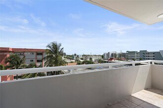 7735 Abbott Ave in Miami, FL - Building Photo - Building Photo