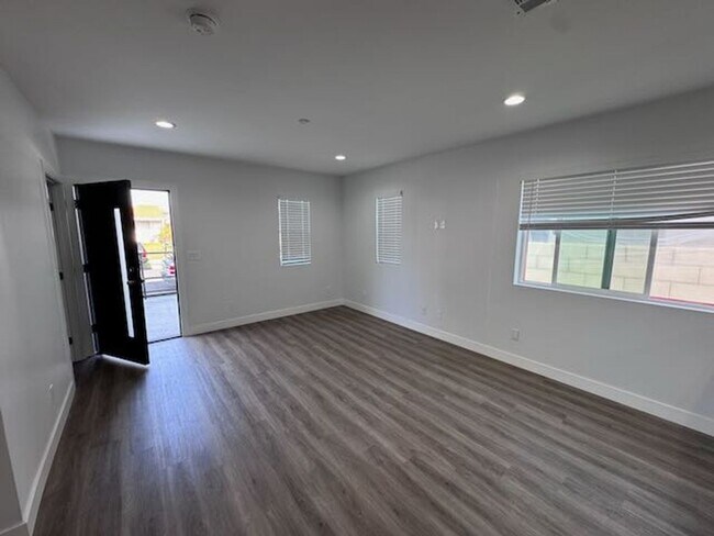 1542 W 84th St in Los Angeles, CA - Building Photo - Building Photo