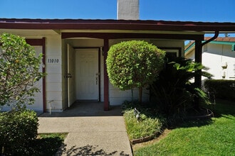 11010 Cobblestone Dr in Rancho Cordova, CA - Building Photo - Building Photo
