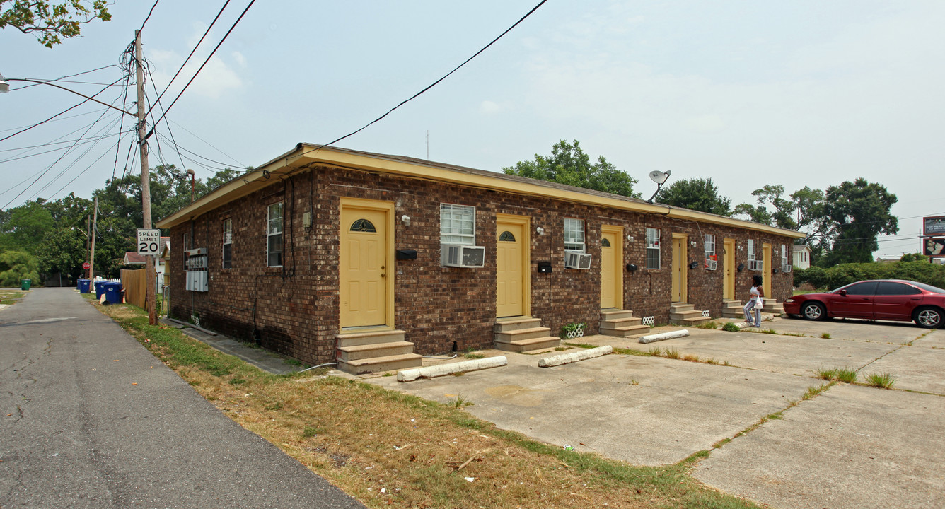 903-913 Burmaster St in Gretna, LA - Building Photo