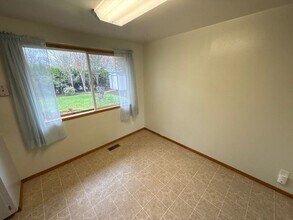 1650 NW Highland Dr in Corvallis, OR - Building Photo - Building Photo