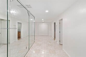 17200 NW 51st Pl in Miami Gardens, FL - Building Photo - Building Photo