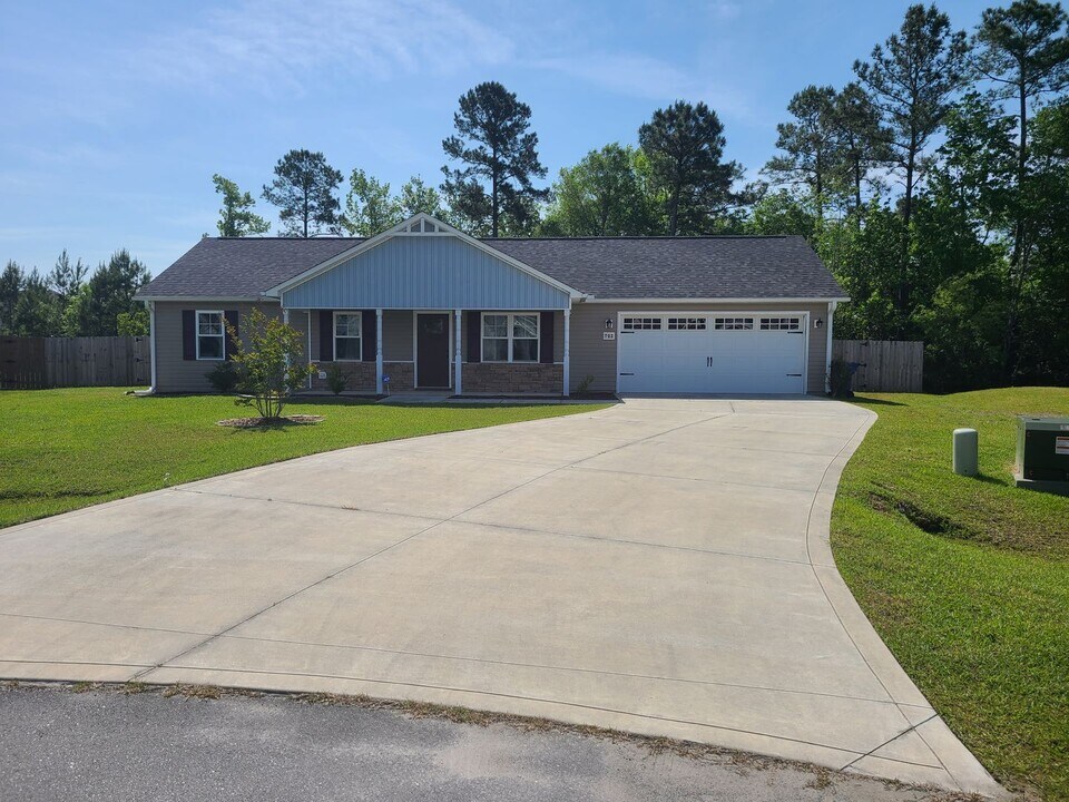 702 Mooring Ct in Sneads Ferry, NC - Building Photo