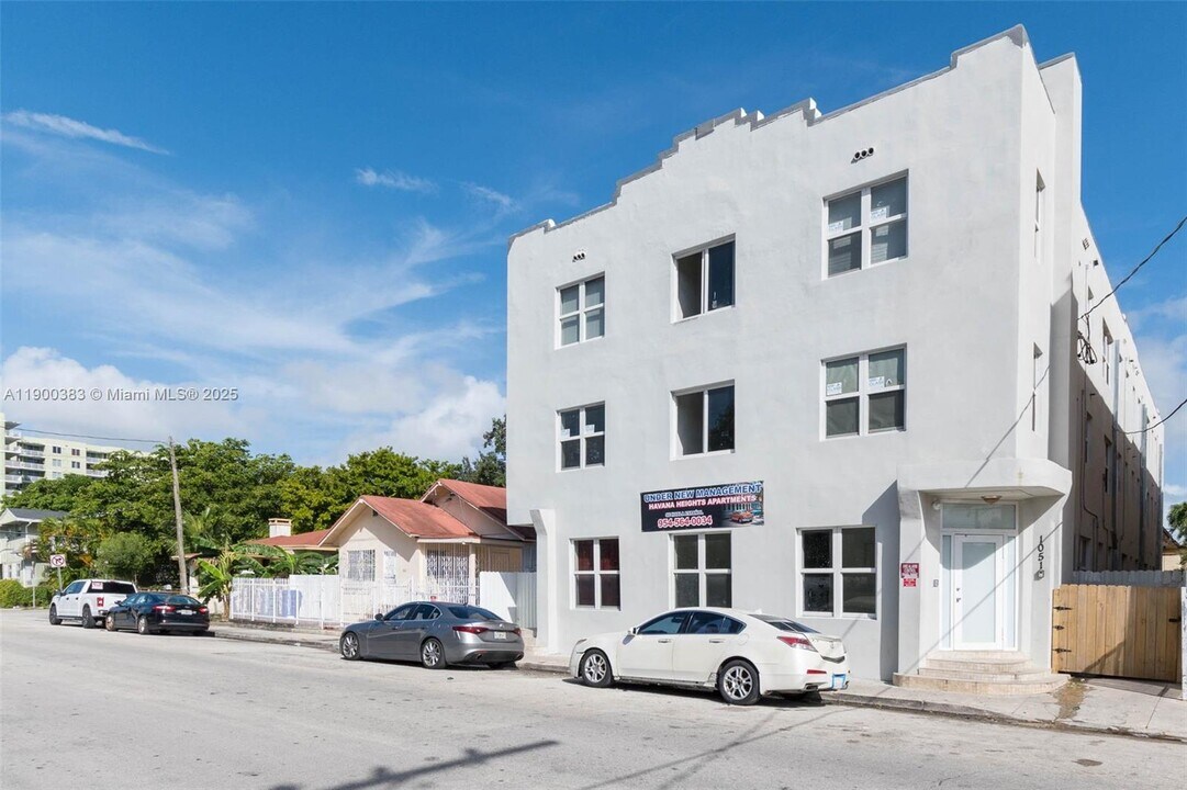 1051 NW 2nd St in Miami, FL - Building Photo