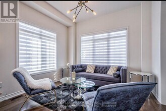 329 Danny Wheeler Blvd in Georgina, ON - Building Photo - Building Photo