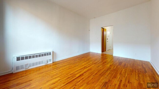 328 E 93rd St in New York, NY - Building Photo - Building Photo