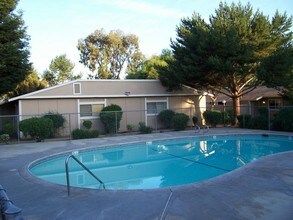 Countryside Apartments in Clovis, CA - Building Photo - Building Photo