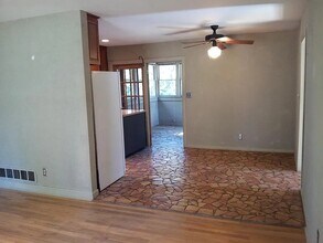 2725 Carolyn Dr SE in Smyrna, GA - Foto de edificio - Building Photo