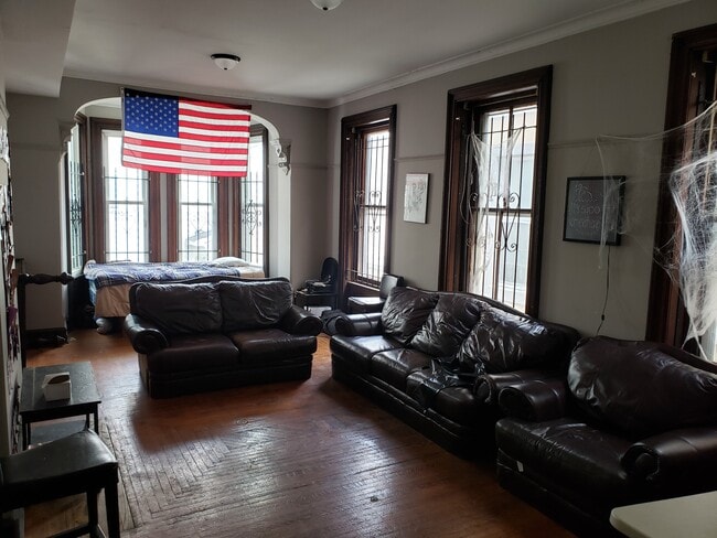 1705 W Montgomery Ave in Philadelphia, PA - Foto de edificio - Building Photo