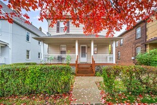2023 Robin St in Lakewood, OH - Building Photo