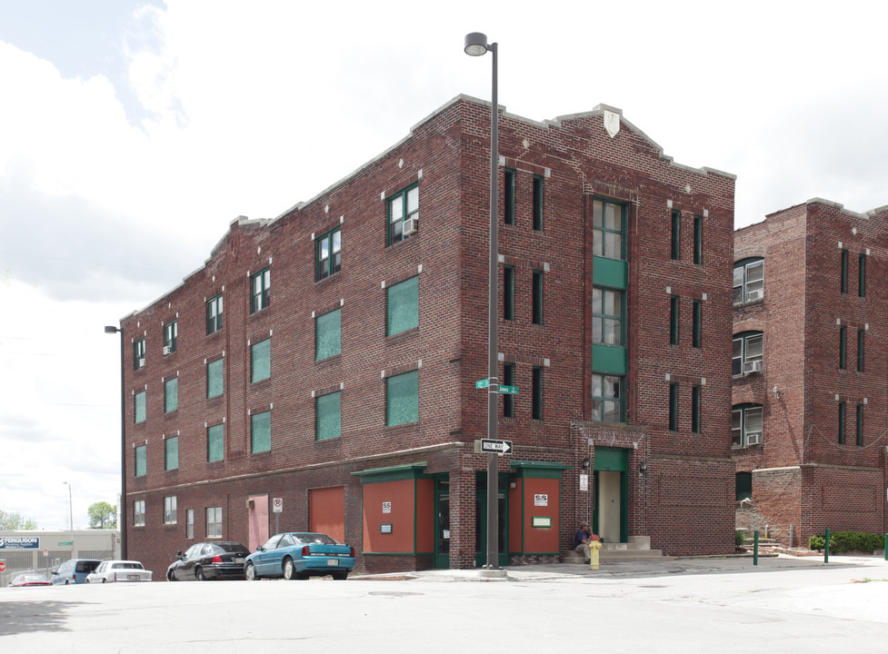 Madison Apartments in Omaha, NE - Building Photo