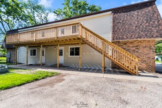 902 3rd St-Unit -4 in McHenry, IL - Building Photo - Building Photo