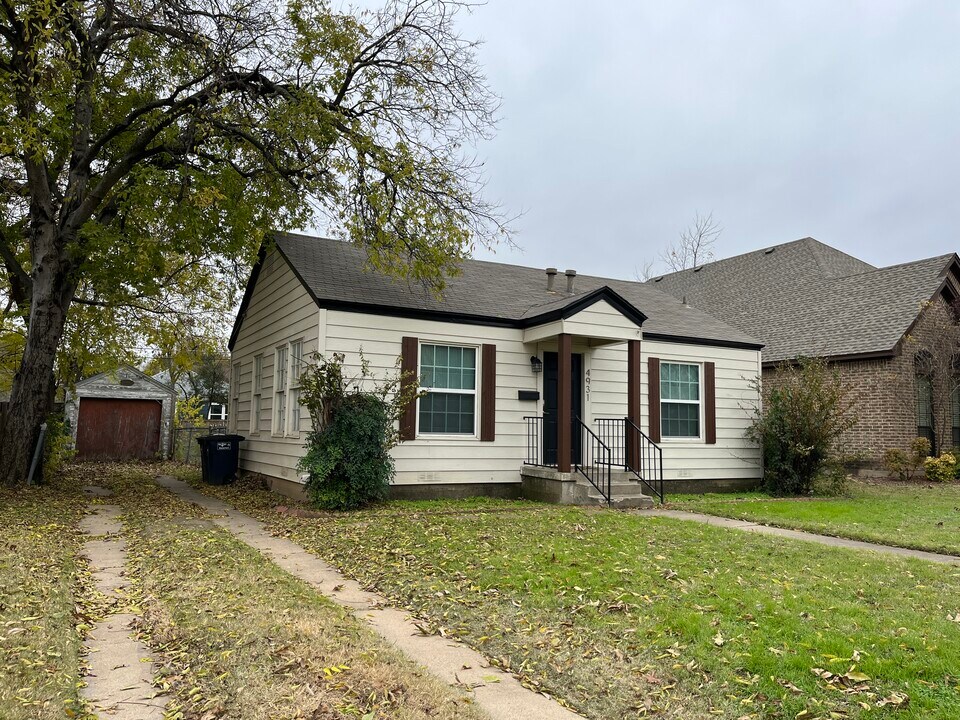 4931 Pershing Ave in Fort Worth, TX - Building Photo