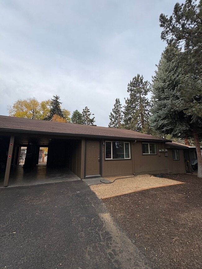 property at 513 SE Centennial St