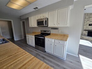 22027 Rockgate Dr in Spring, TX - Foto de edificio - Building Photo