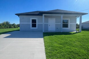 6018 Karen Ave N in Lehigh Acres, FL - Building Photo