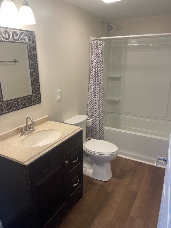 277 E Main St-Unit -1 in St. Clairsville, OH - Building Photo - Building Photo