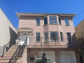 352 4th St in Jersey City, NJ - Building Photo