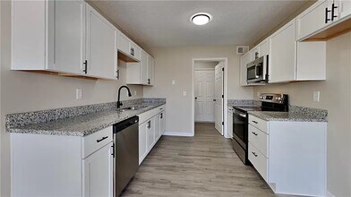 21670 S Main St in Spring Hill, KS - Foto de edificio - Building Photo