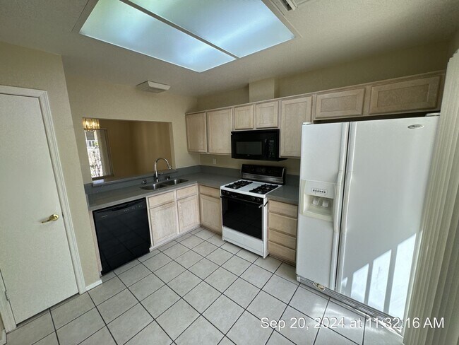 2717 Sungold Dr in Las Vegas, NV - Building Photo - Building Photo