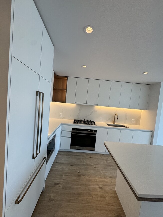 720 Farrow St in Coquitlam, BC - Building Photo - Building Photo